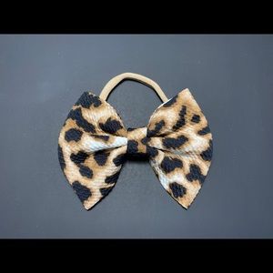 Leopard nylon bow for babies and girls